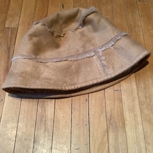 Shearling bucket hat